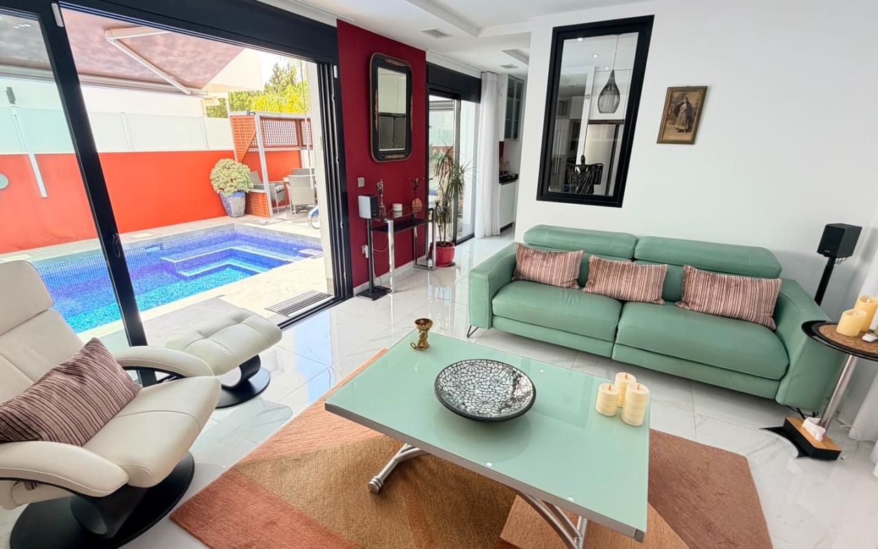 3 makuuhuone Huvila myytävänä paikassa Los Montesinos mukana uima-altaan - 425 000 € (Ref: 9905064)