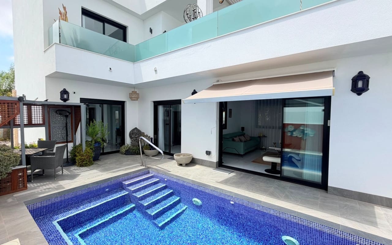 3 makuuhuone Huvila myytävänä paikassa Los Montesinos mukana uima-altaan - 425 000 € (Ref: 9905064)