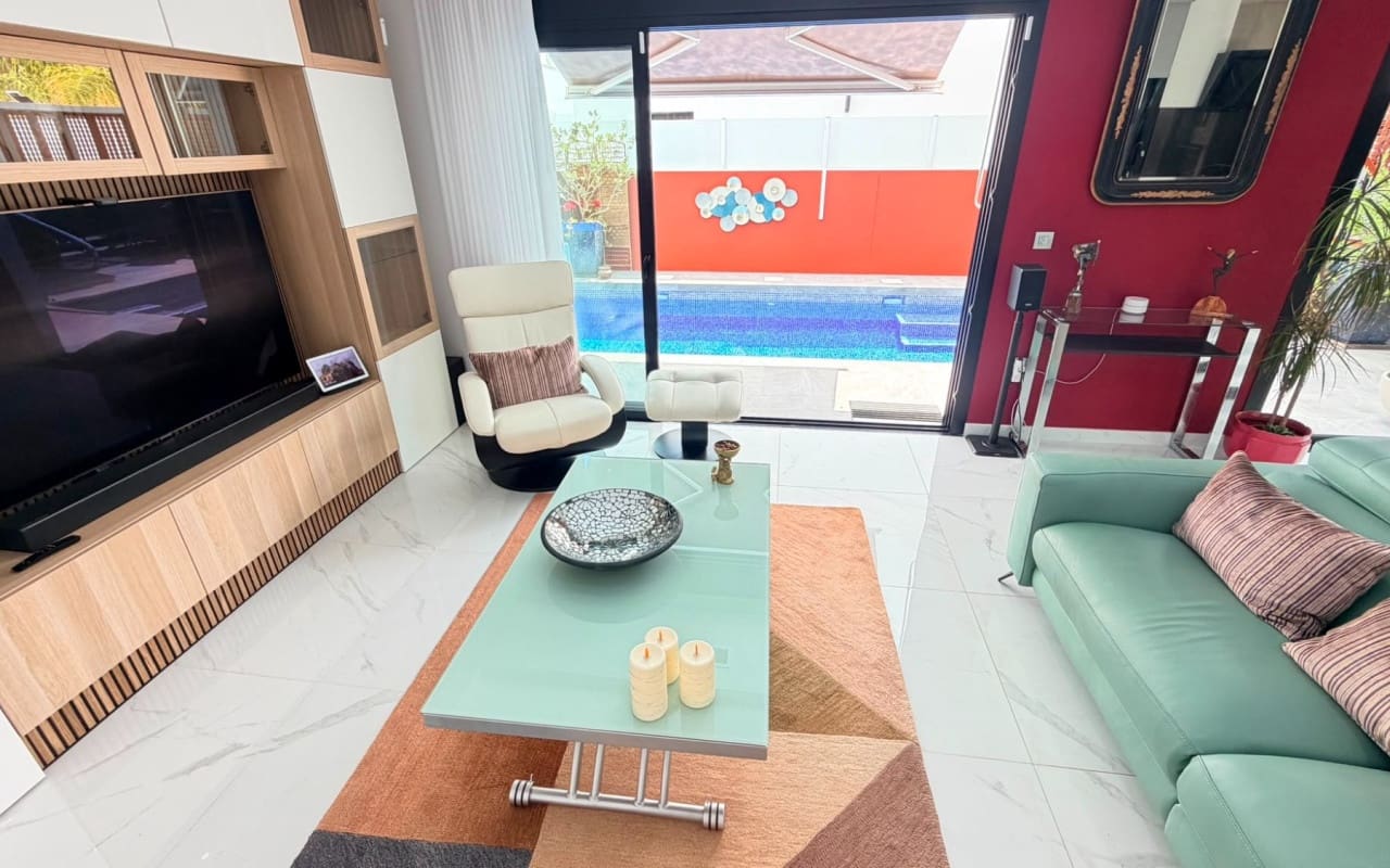 3 makuuhuone Huvila myytävänä paikassa Los Montesinos mukana uima-altaan - 425 000 € (Ref: 9905064)