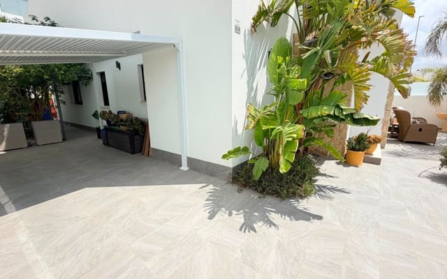 3 makuuhuone Huvila myytävänä paikassa Los Montesinos mukana uima-altaan - 425 000 € (Ref: 9905064)