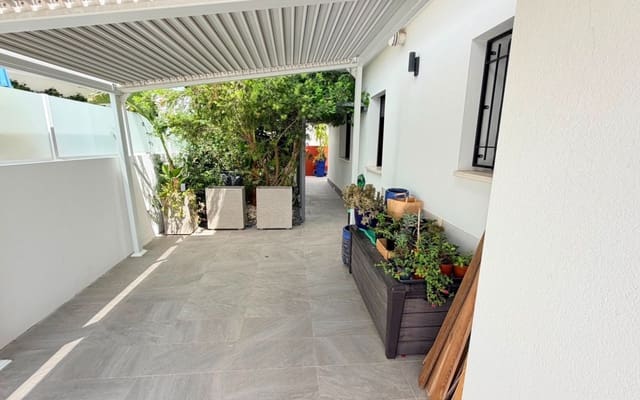 3 makuuhuone Huvila myytävänä paikassa Los Montesinos mukana uima-altaan - 425 000 € (Ref: 9905064)