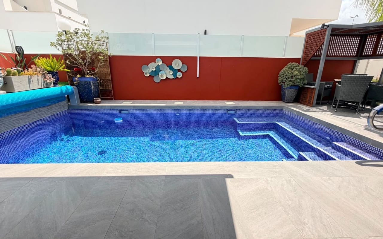 3 makuuhuone Huvila myytävänä paikassa Los Montesinos mukana uima-altaan - 425 000 € (Ref: 9905064)