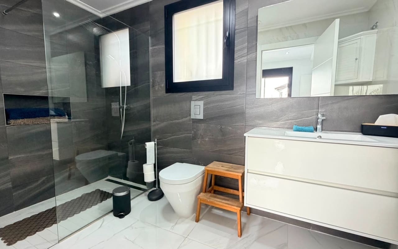 3 makuuhuone Huvila myytävänä paikassa Los Montesinos mukana uima-altaan - 425 000 € (Ref: 9905064)