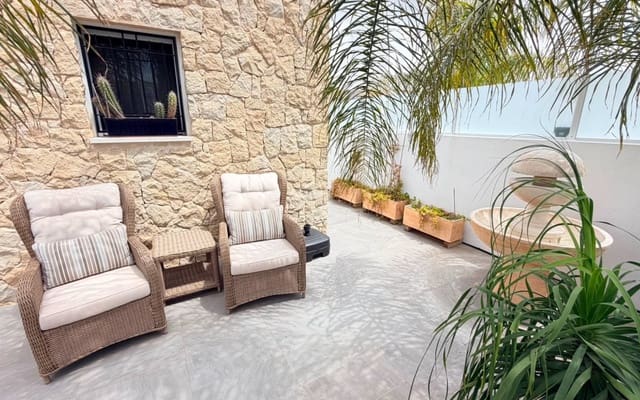 3 makuuhuone Huvila myytävänä paikassa Los Montesinos mukana uima-altaan - 425 000 € (Ref: 9905064)
