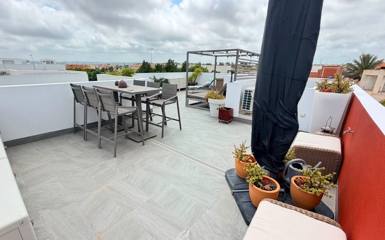 3 makuuhuone Huvila myytävänä paikassa Los Montesinos mukana uima-altaan - 425 000 € (Ref: 9905064)