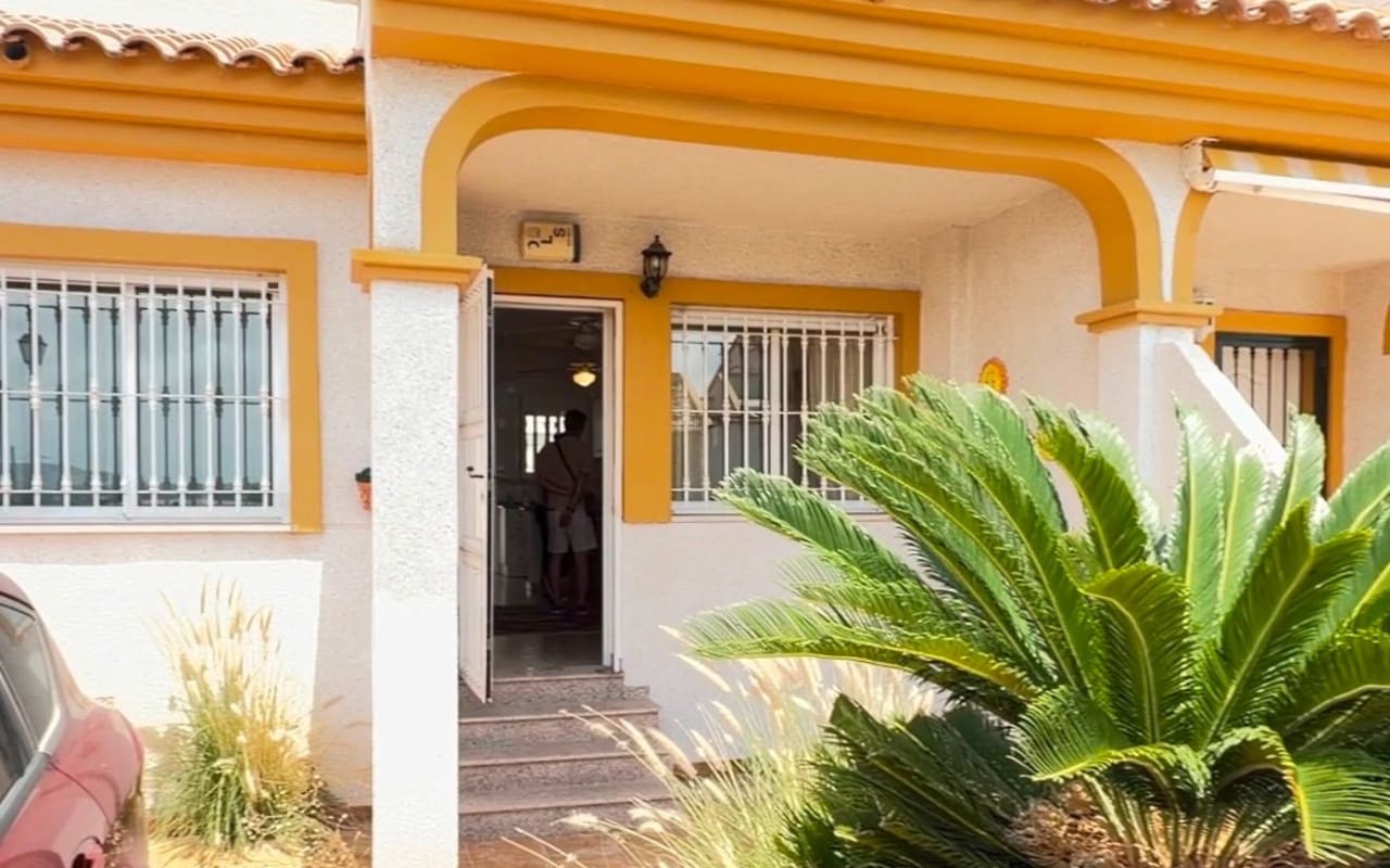 2 bedroom Townhouse for sale in Daya Nueva with pool - € 140,000 (Ref: 9905065)