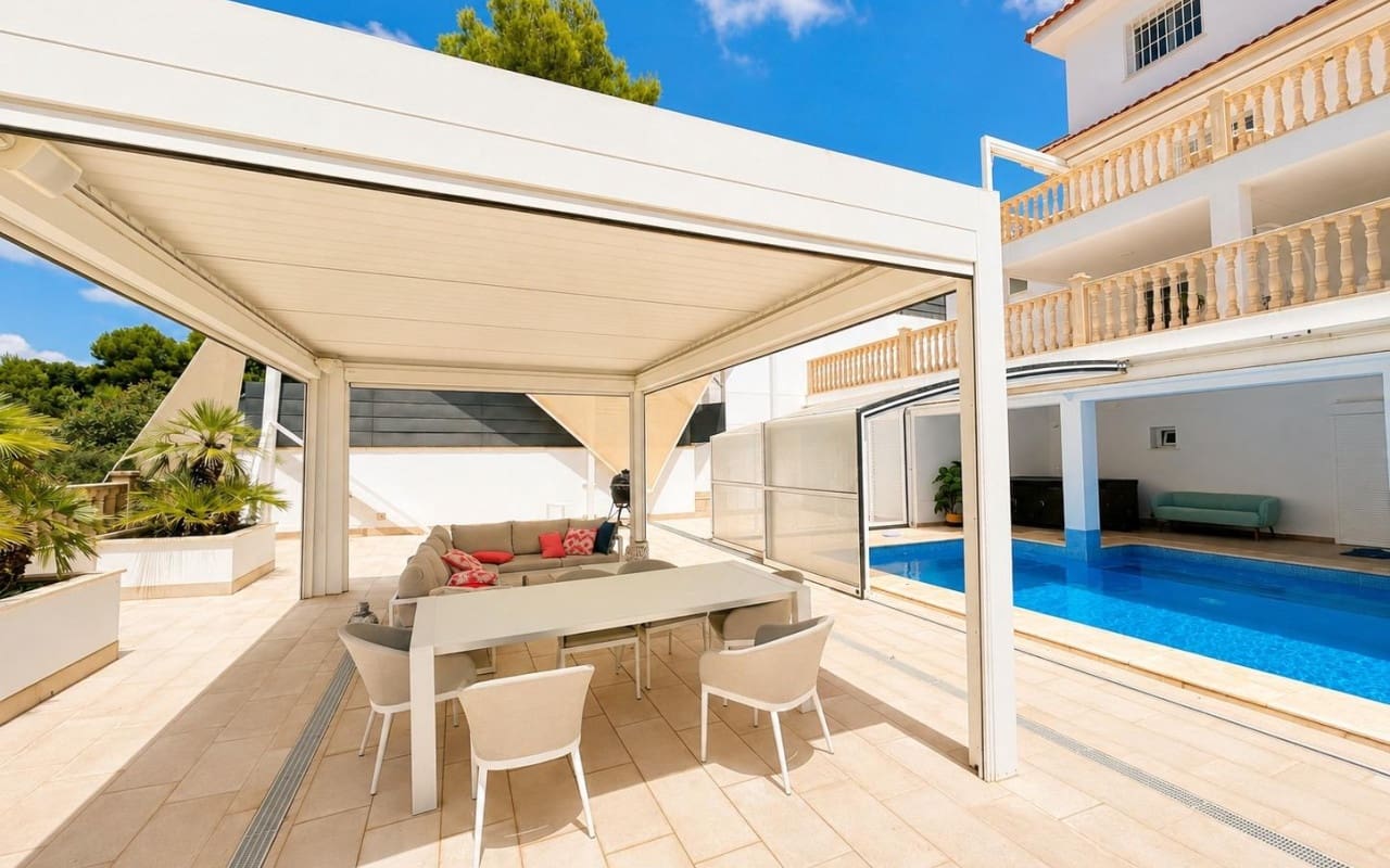 Chalet de 4 habitaciones en Dehesa de Campoamor en venta con piscina - 1.225.000 € (Ref: 9905066)