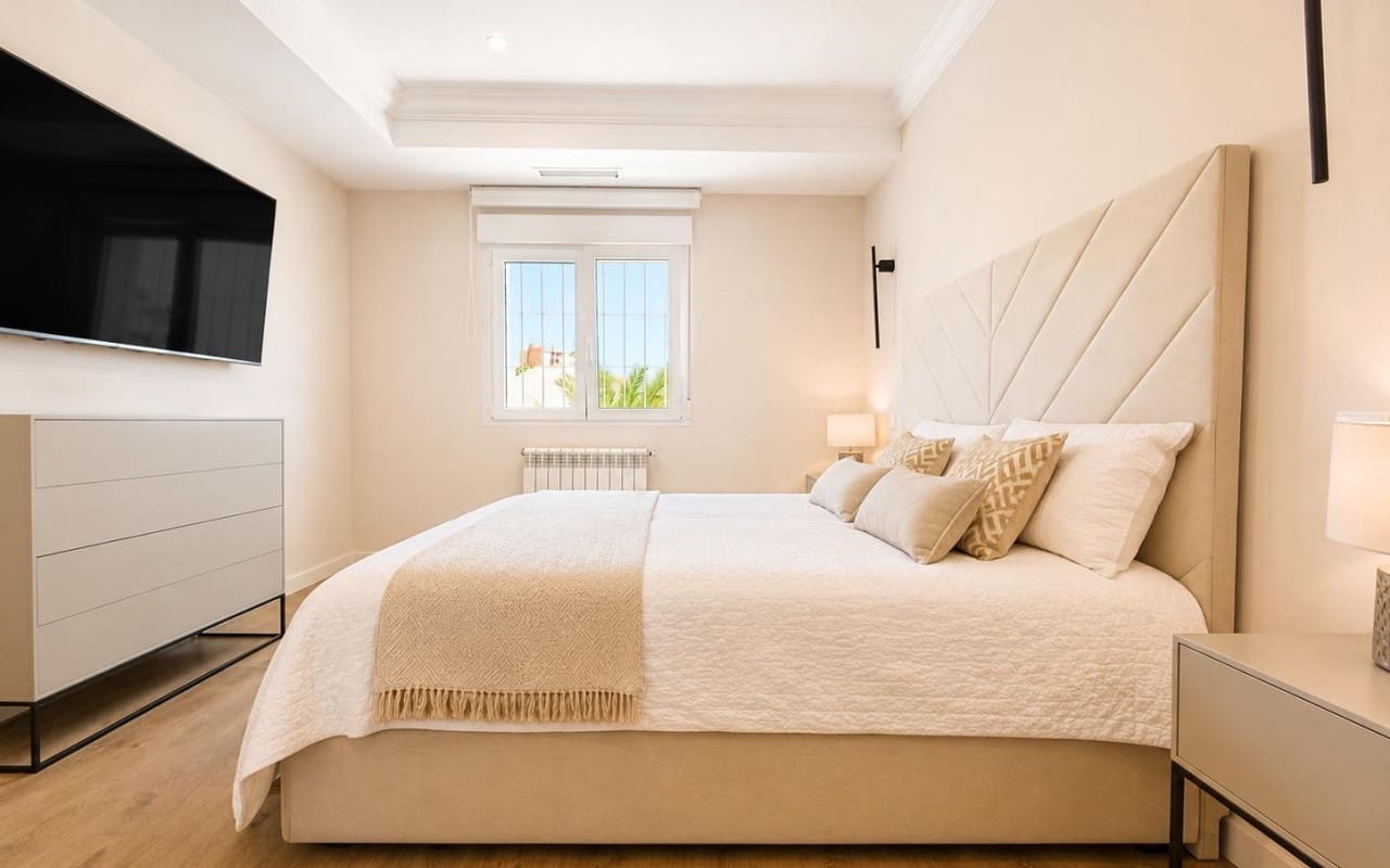 Chalet de 4 habitaciones en Dehesa de Campoamor en venta con piscina - 1.225.000 € (Ref: 9905066)