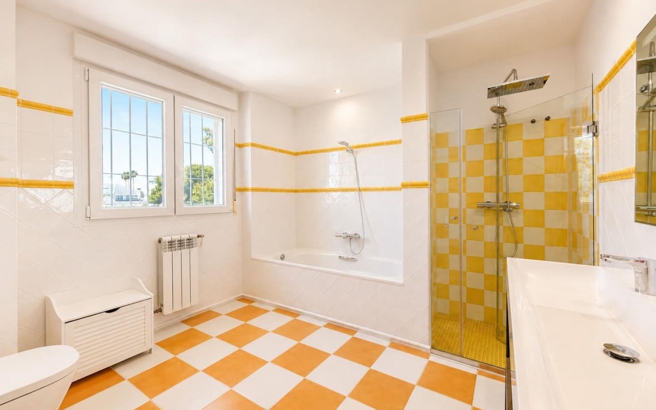 Chalet de 4 habitaciones en Dehesa de Campoamor en venta con piscina - 1.225.000 € (Ref: 9905066)