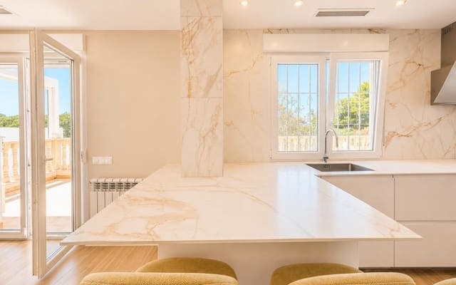 Chalet de 4 habitaciones en Dehesa de Campoamor, Orihuela en venta con piscina - 1.225.000 € (Ref: 9905066)