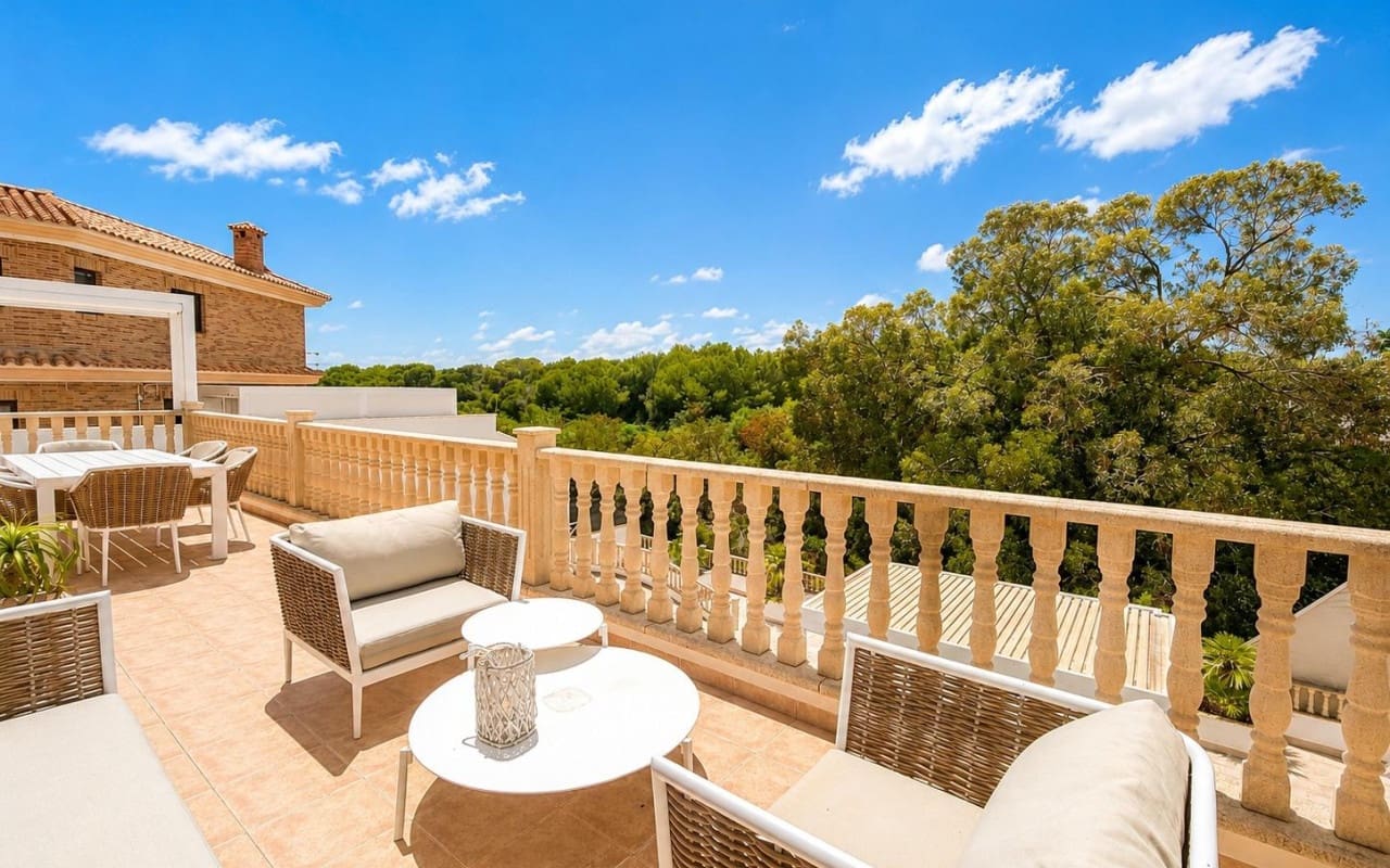 Chalet de 4 habitaciones en Dehesa de Campoamor en venta con piscina - 1.225.000 € (Ref: 9905066)