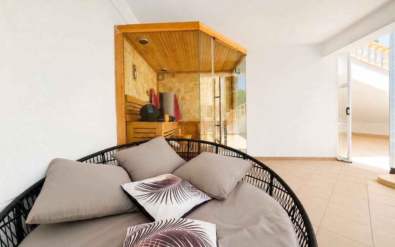 Chalet de 4 habitaciones en Dehesa de Campoamor en venta con piscina - 1.225.000 € (Ref: 9905066)