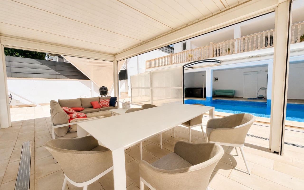 Chalet de 4 habitaciones en Dehesa de Campoamor en venta con piscina - 1.225.000 € (Ref: 9905066)