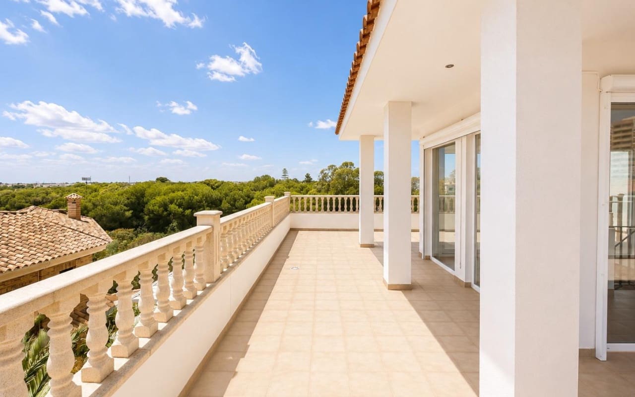 Chalet de 4 habitaciones en Dehesa de Campoamor en venta con piscina - 1.225.000 € (Ref: 9905066)