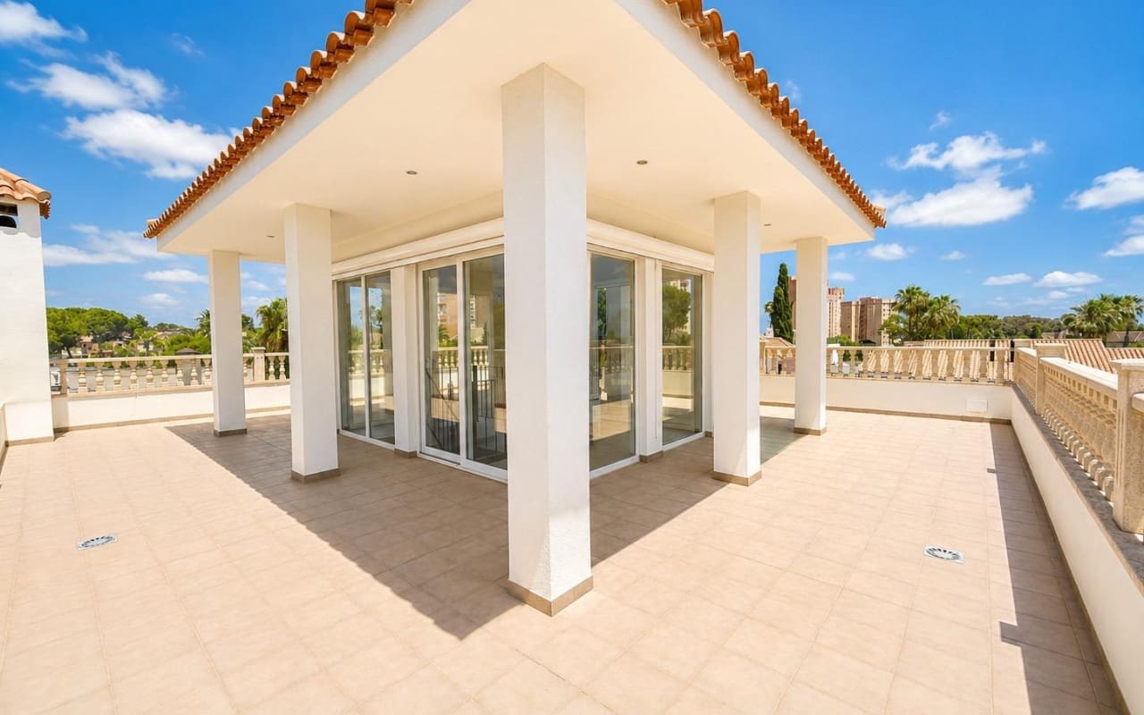 Chalet de 4 habitaciones en Dehesa de Campoamor en venta con piscina - 1.225.000 € (Ref: 9905066)