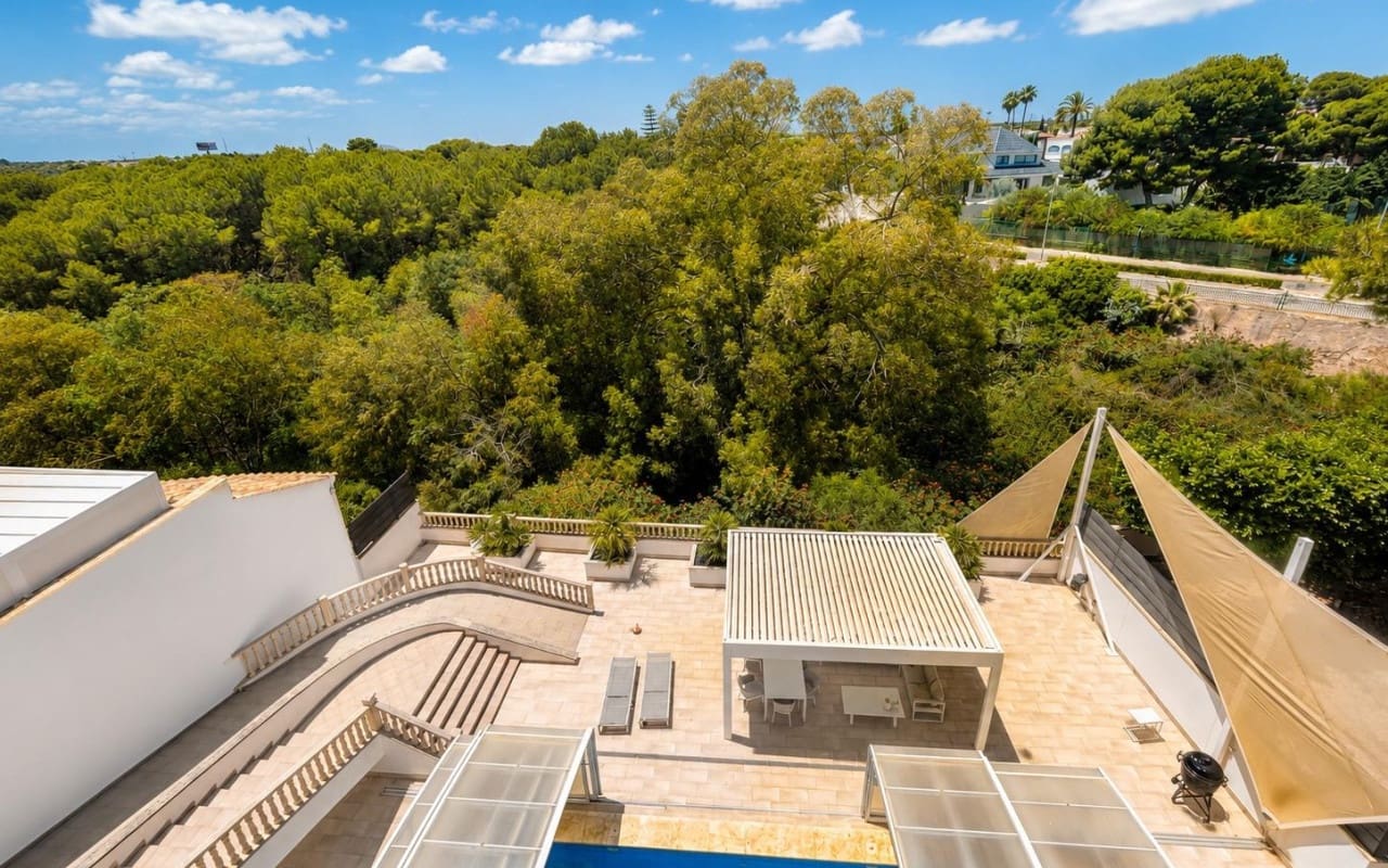 Chalet de 4 habitaciones en Dehesa de Campoamor en venta con piscina - 1.225.000 € (Ref: 9905066)