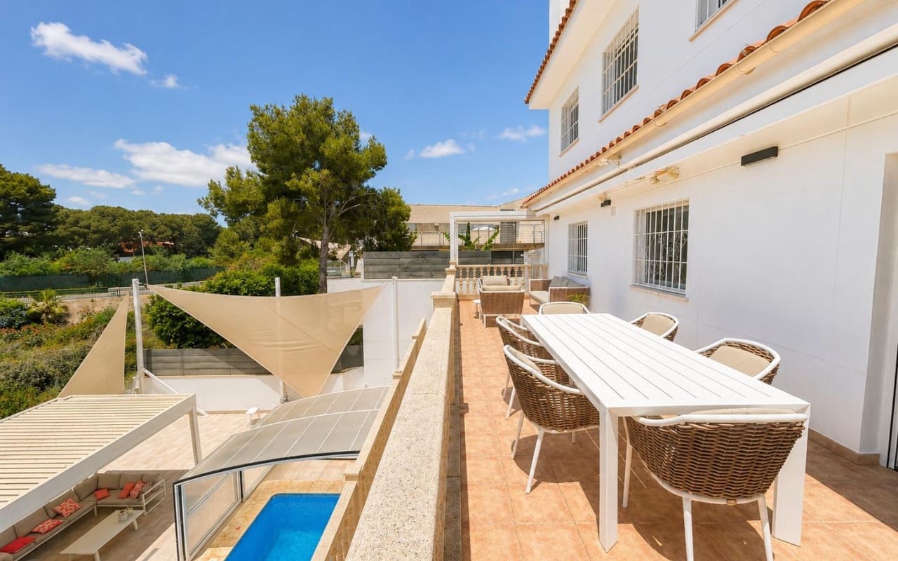 Chalet de 4 habitaciones en Dehesa de Campoamor en venta con piscina - 1.225.000 € (Ref: 9905066)