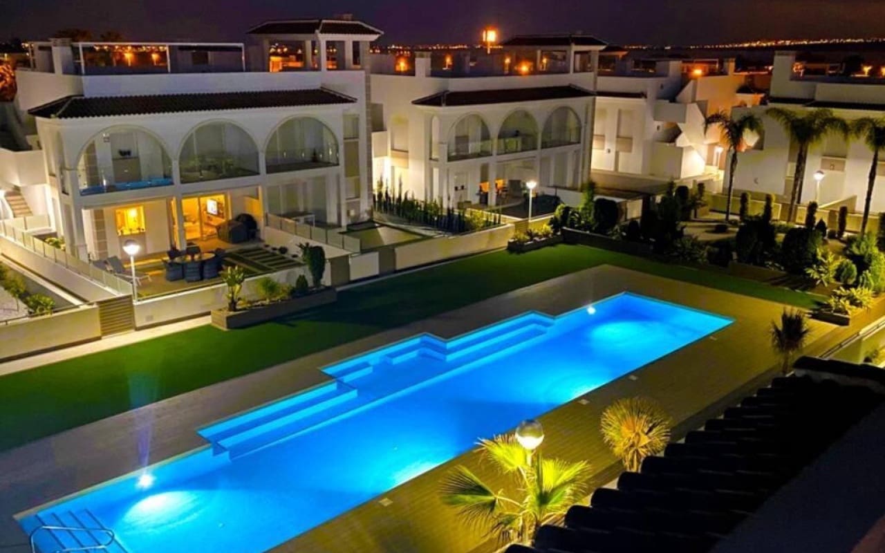 2 Zimmer Apartment zu verkaufen in Ciudad Quesada mit Pool - 310.000 € (Ref: 9905075)