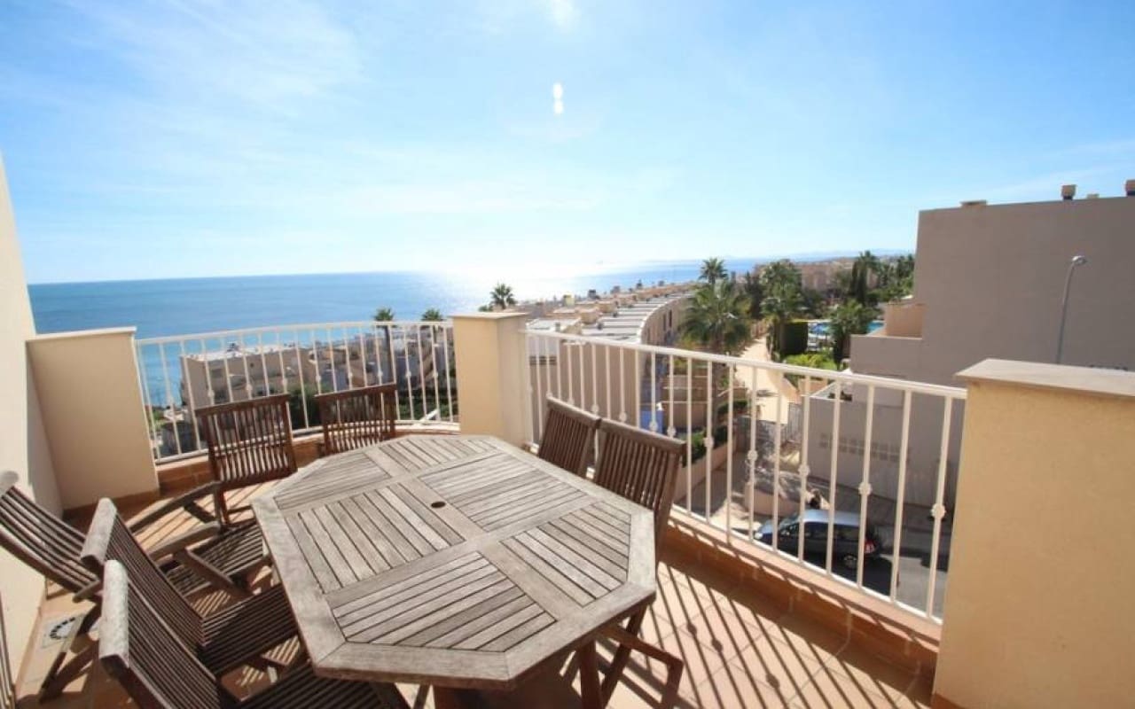 3 quarto Penthouse para venda em Campoamor com piscina - 499 000 € (Ref: 9913702)