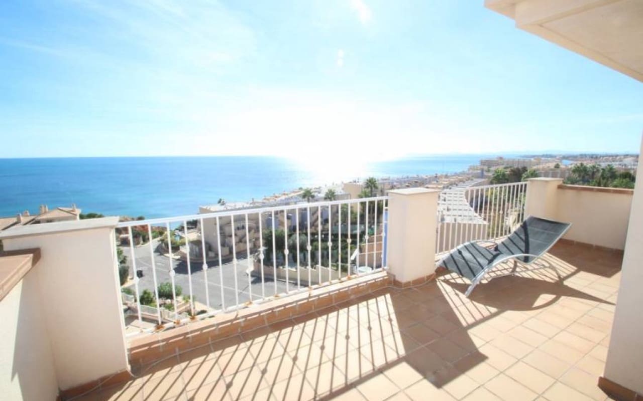 3 quarto Penthouse para venda em Campoamor com piscina - 499 000 € (Ref: 9913702)