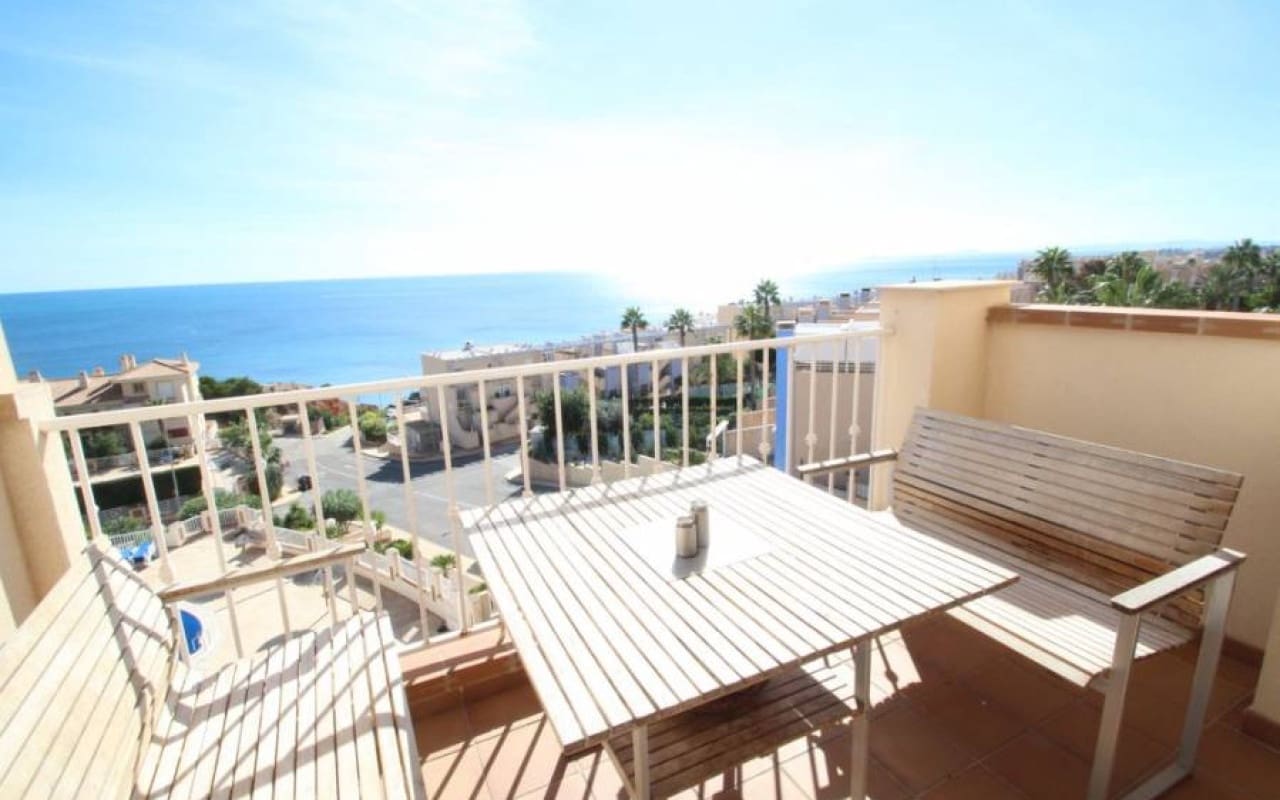 3 quarto Penthouse para venda em Campoamor com piscina - 499 000 € (Ref: 9913702)