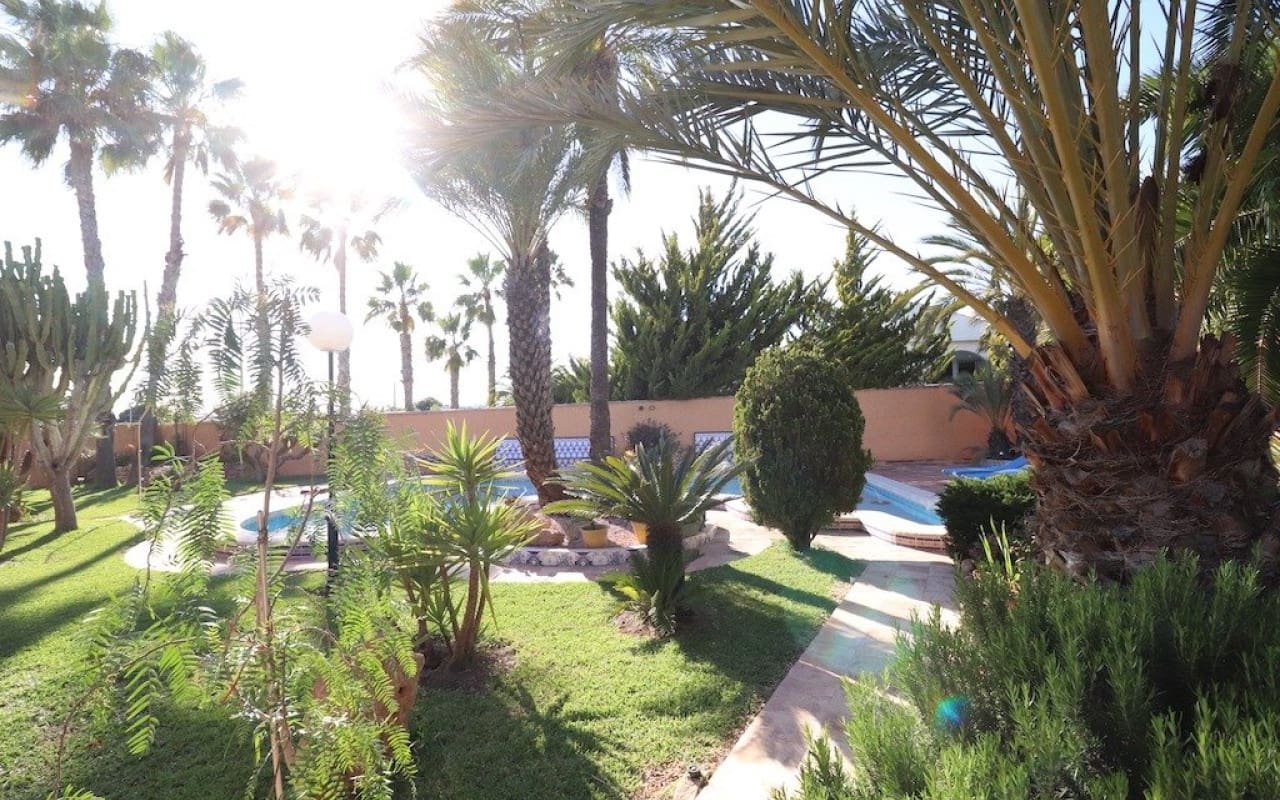 5 slaapkamer Villa te koop in El Chaparral met zwembad - € 850.000 (Ref: 9913704)
