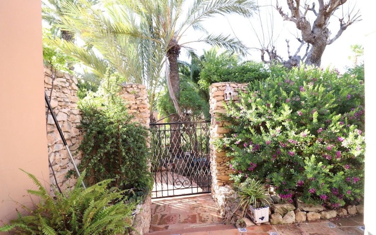 5 slaapkamer Villa te koop in El Chaparral met zwembad - € 850.000 (Ref: 9913704)