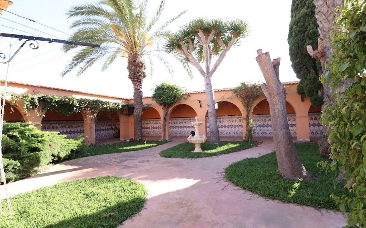 5 slaapkamer Villa te koop in El Chaparral met zwembad - € 850.000 (Ref: 9913704)
