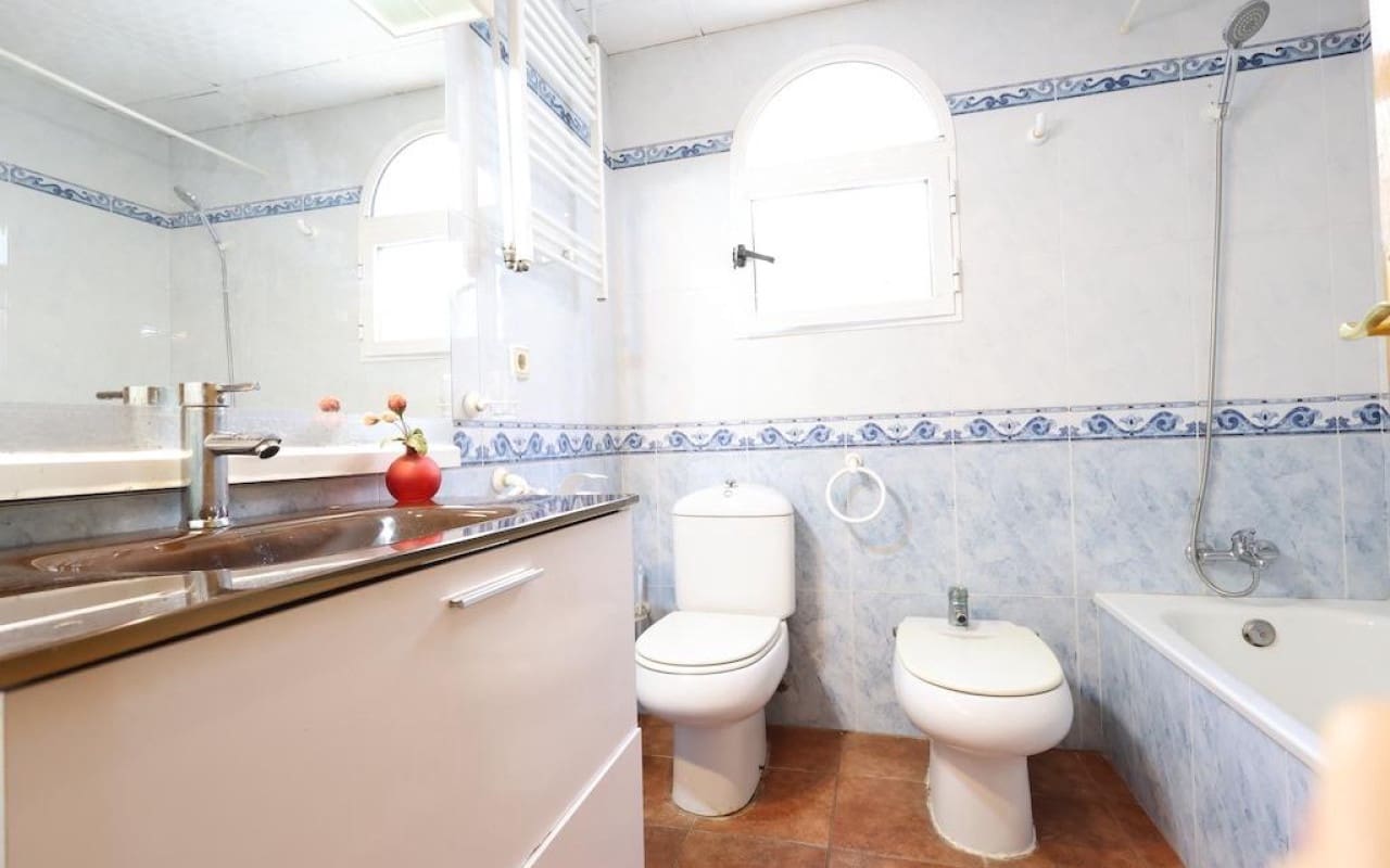 4 soveværelse Villa til salg i Playa Flamenca med swimmingpool - € 555.000 (Ref: 9913707)