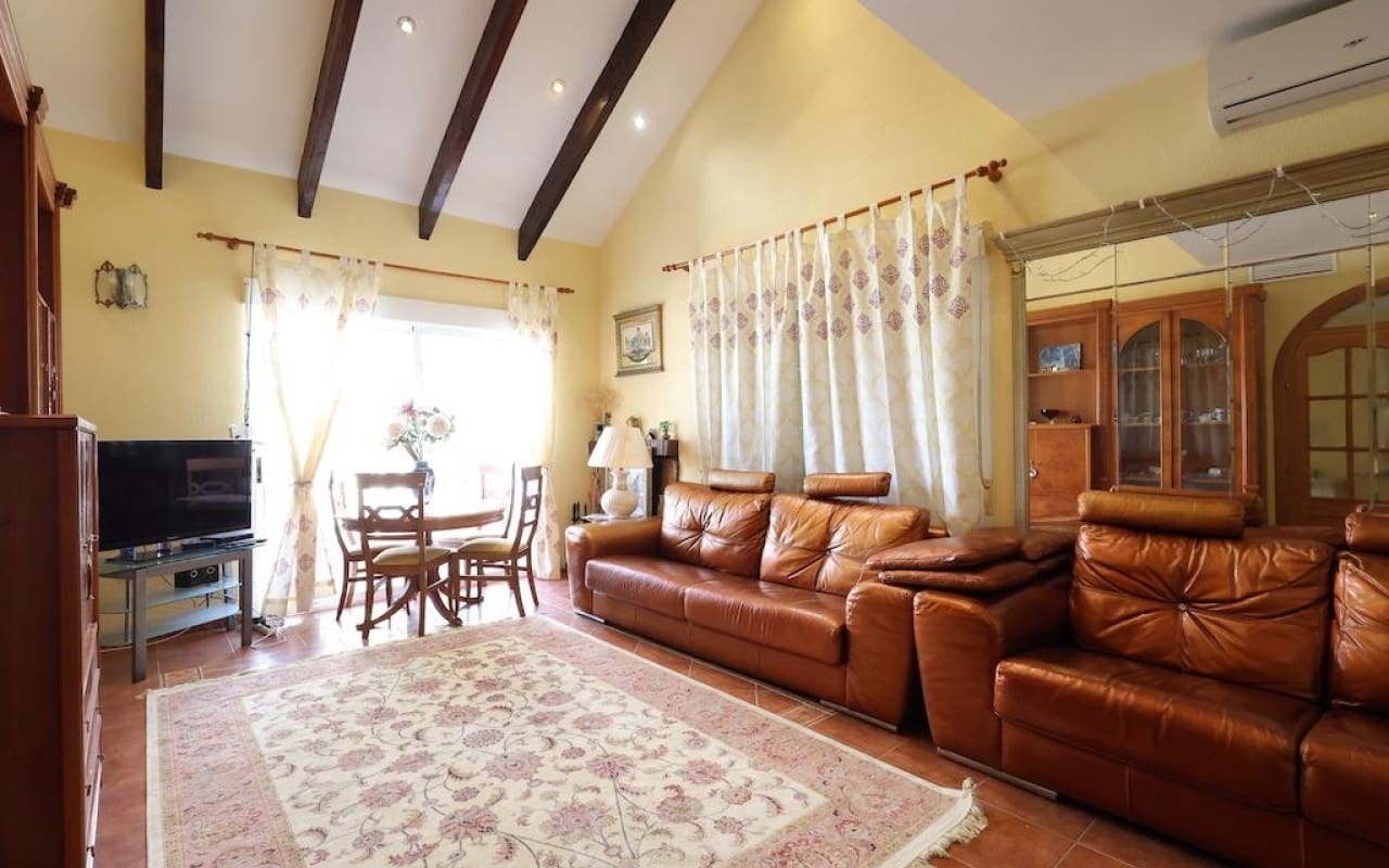 4 soveværelse Villa til salg i Playa Flamenca med swimmingpool - € 555.000 (Ref: 9913707)