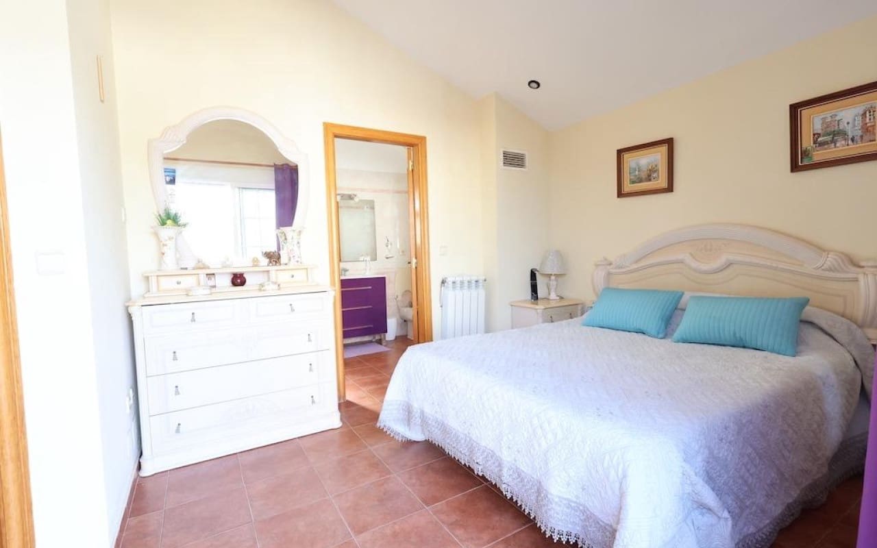 4 soveværelse Villa til salg i Playa Flamenca med swimmingpool - € 555.000 (Ref: 9913707)