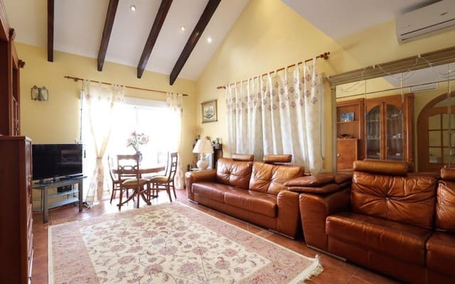 4 makuuhuone Huvila myytävänä paikassa Playa Flamenca, Orihuela mukana uima-altaan - 555 000 € (Ref: 9913707)