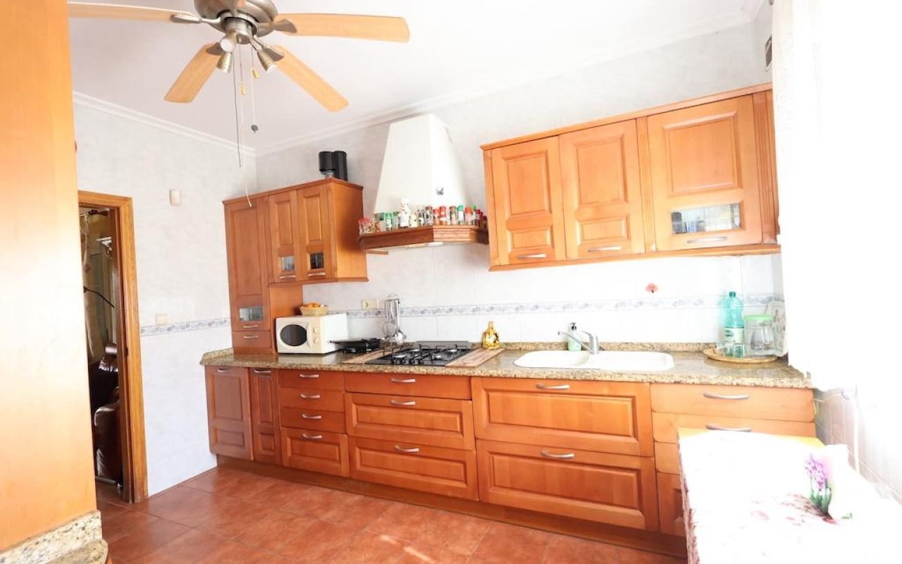 4 soveværelse Villa til salg i Playa Flamenca med swimmingpool - € 555.000 (Ref: 9913707)