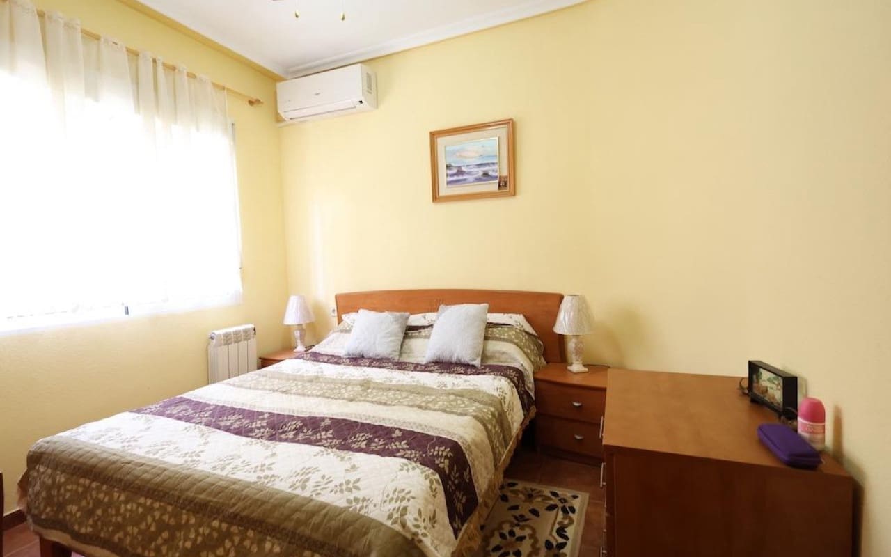 4 soveværelse Villa til salg i Playa Flamenca med swimmingpool - € 555.000 (Ref: 9913707)
