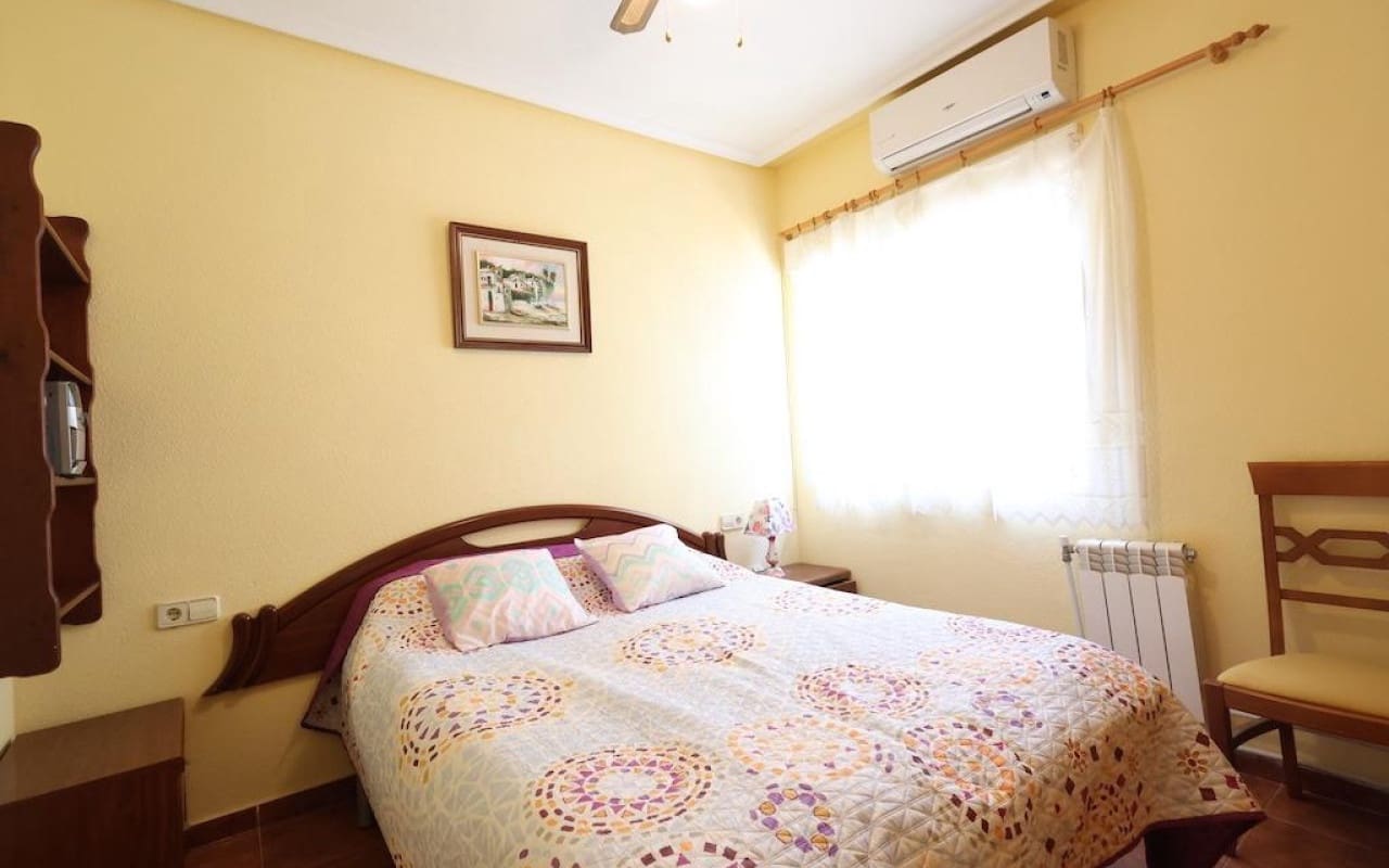 4 soveværelse Villa til salg i Playa Flamenca med swimmingpool - € 555.000 (Ref: 9913707)