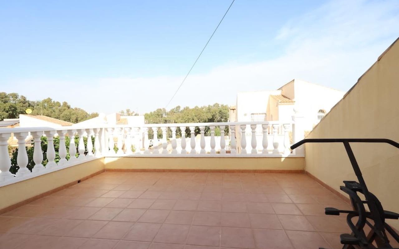 4 soveværelse Villa til salg i Playa Flamenca med swimmingpool - € 555.000 (Ref: 9913707)