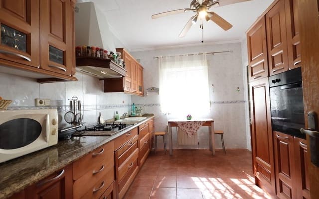 4 makuuhuone Huvila myytävänä paikassa Playa Flamenca, Orihuela mukana uima-altaan - 555 000 € (Ref: 9913707)