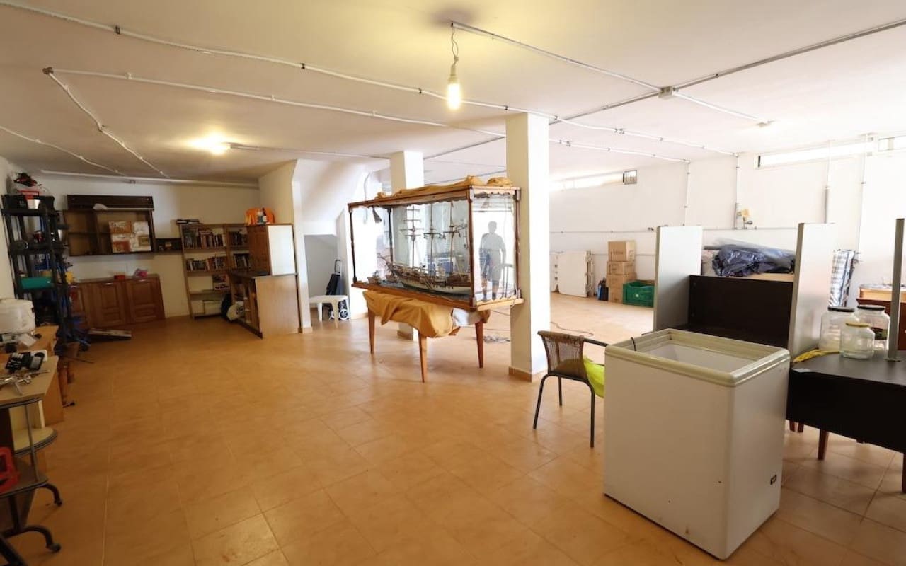 4 soveværelse Villa til salg i Playa Flamenca med swimmingpool - € 555.000 (Ref: 9913707)