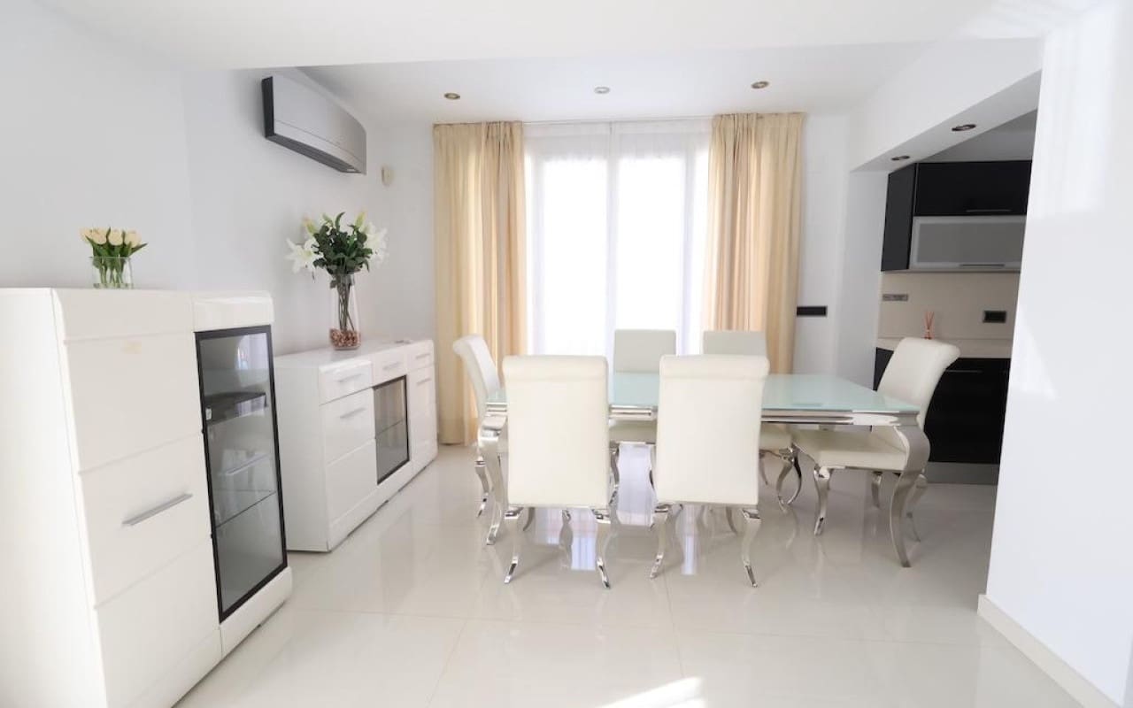 4 sovrum Villa till salu i Cabo Roig med pool - 990 000 € (Ref: 9913709)