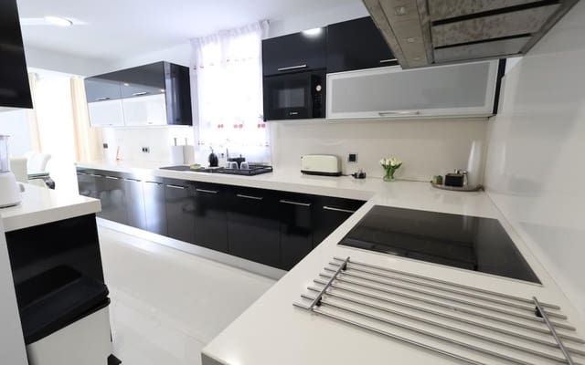 4 sovrum Villa till salu i Cabo Roig, Orihuela med pool - 990 000 € (Ref: 9913709)