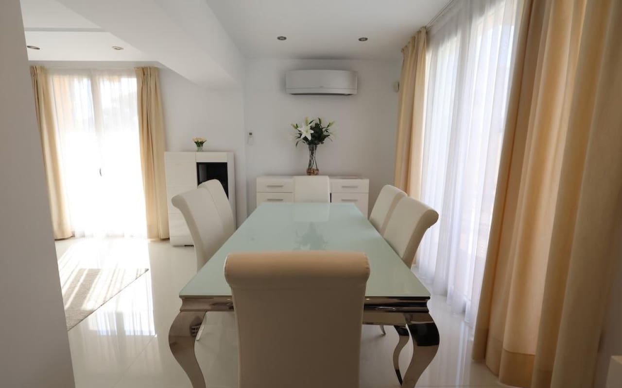 4 sovrum Villa till salu i Cabo Roig med pool - 990 000 € (Ref: 9913709)