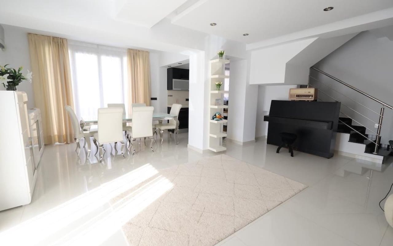 4 sovrum Villa till salu i Cabo Roig med pool - 990 000 € (Ref: 9913709)