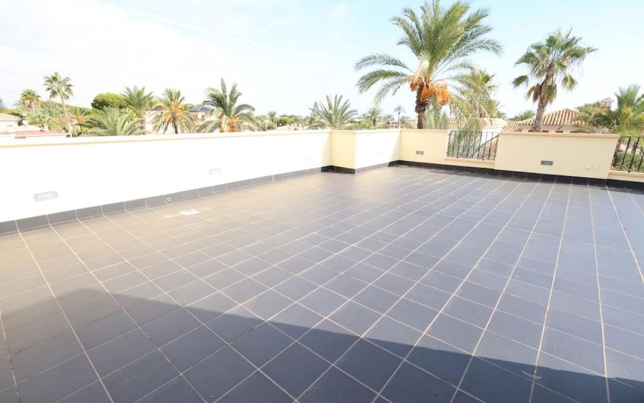 4 sovrum Villa till salu i Cabo Roig med pool - 990 000 € (Ref: 9913709)