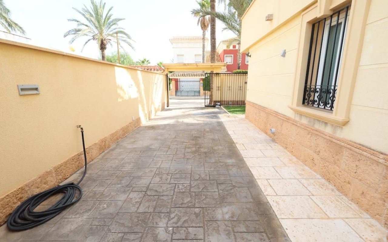 4 sovrum Villa till salu i Cabo Roig med pool - 990 000 € (Ref: 9913709)