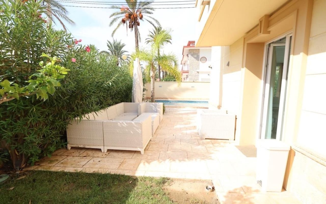 4 sovrum Villa till salu i Cabo Roig med pool - 990 000 € (Ref: 9913709)