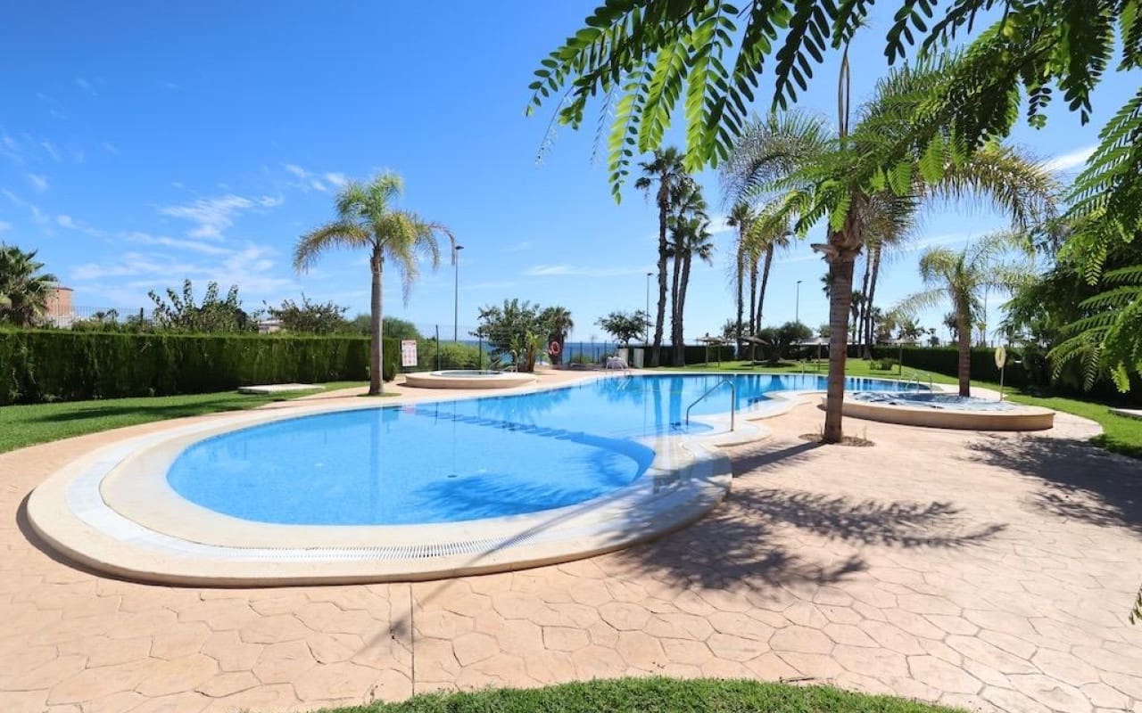 2 Zimmer Penthouse zu verkaufen in Pilar de la Horadada mit Pool - 345.000 € (Ref: 9913711)