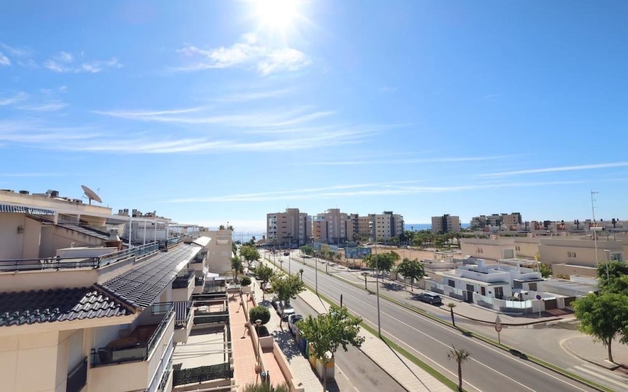 2 Zimmer Penthouse zu verkaufen in Pilar de la Horadada mit Pool - 345.000 € (Ref: 9913711)