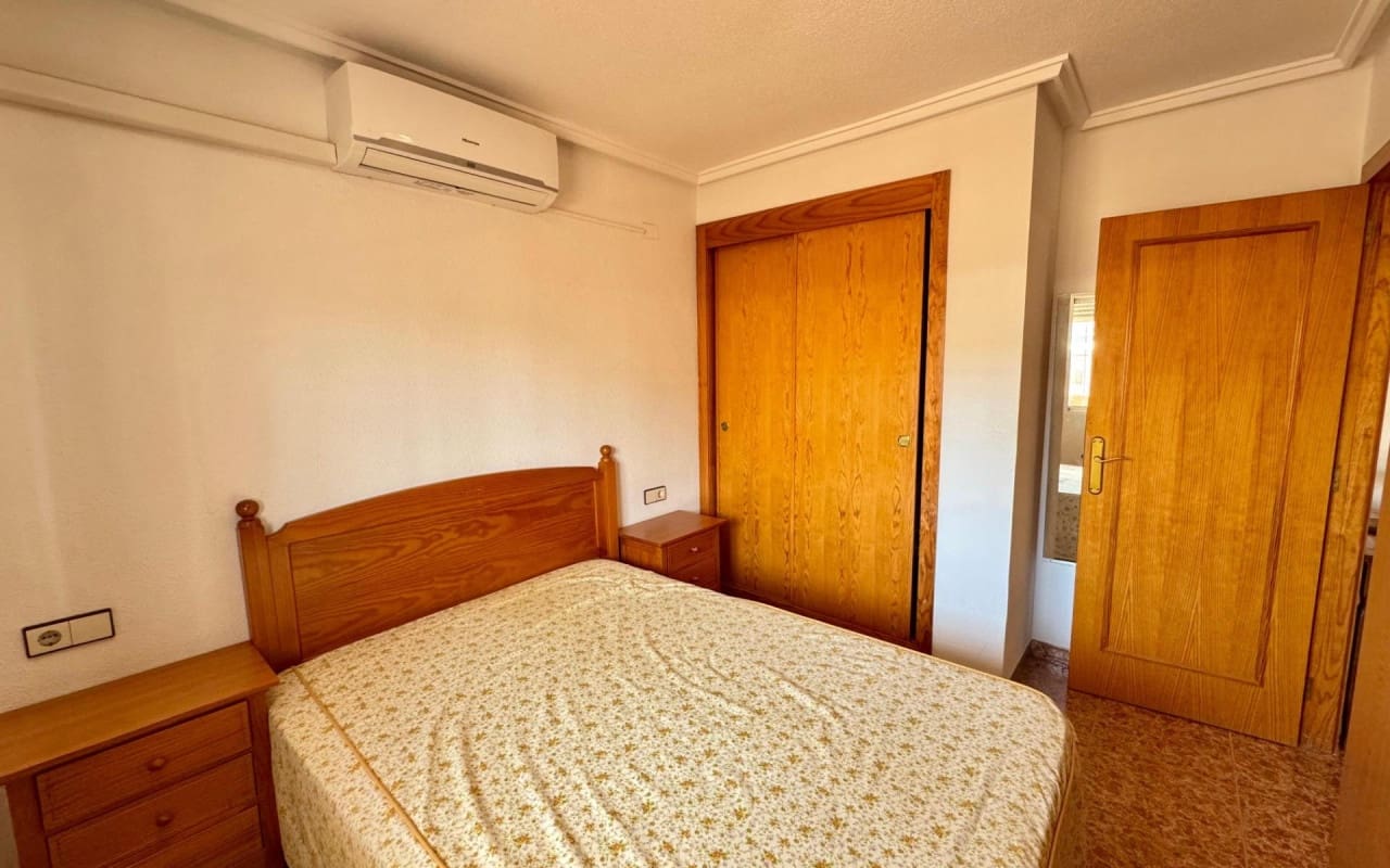 2 sypialnia Penthouse na sprzedaż w Torrevieja z basenem - 140 000 € (Ref: 9913712)