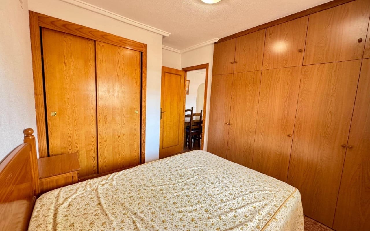 2 sypialnia Penthouse na sprzedaż w Torrevieja z basenem - 140 000 € (Ref: 9913712)