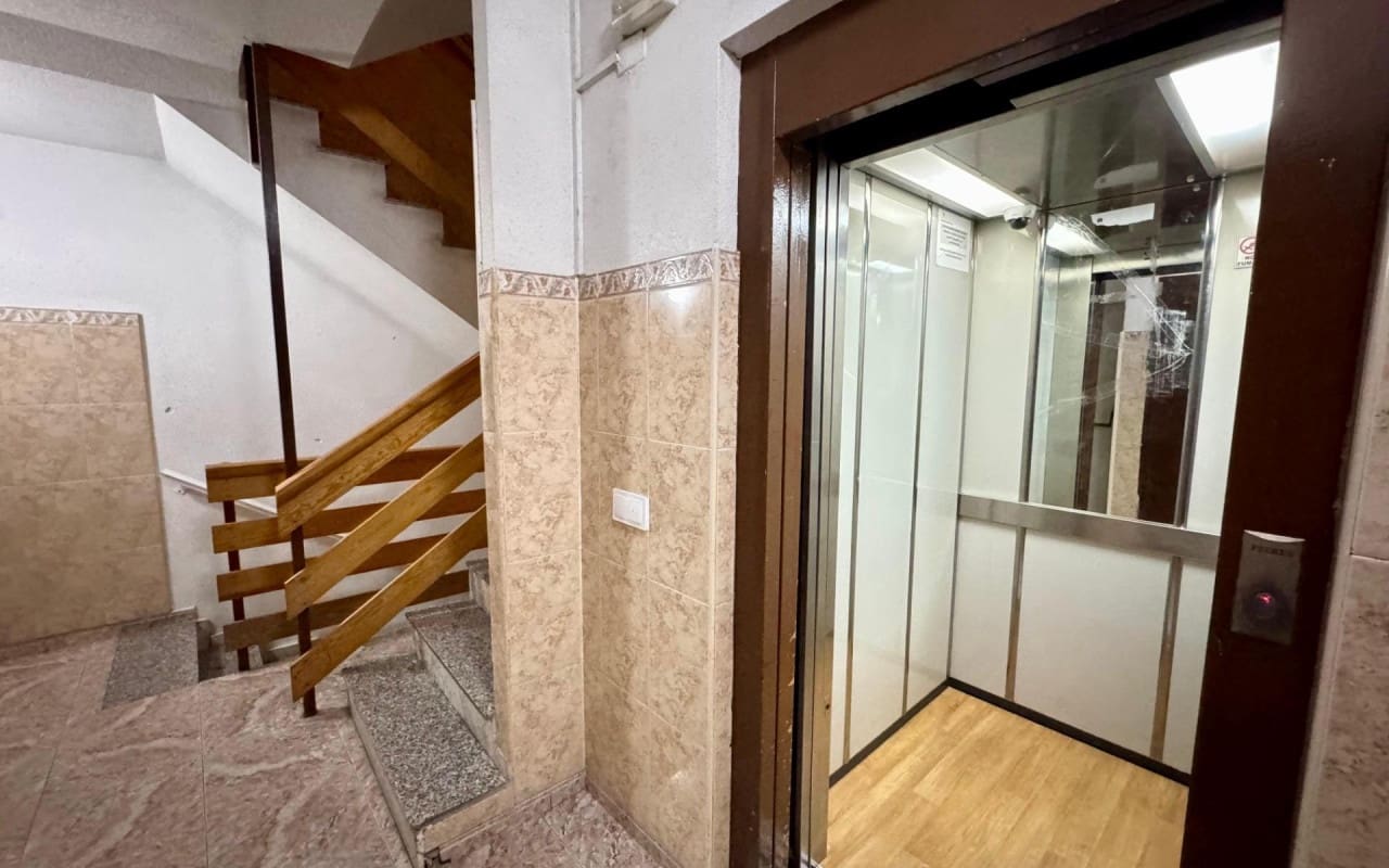 2 sypialnia Penthouse na sprzedaż w Torrevieja z basenem - 140 000 € (Ref: 9913712)